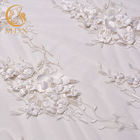 सुरुचिपूर्ण फूल सफेद फीता कपड़े शादी के कपड़े के लिए 20% पॉलिएस्टर 135 सेमी चौड़ाई
