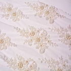 कढ़ाई दुल्हन सफेद वेडिंग फीता कपड़ा अनुकूलित मनके 20% पॉलिएस्टर