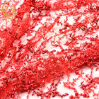 कढ़ाई मनके लाल फूल फीता 20% पॉलिएस्टर चमक हस्तनिर्मित 135 सेमी चौड़ाई: